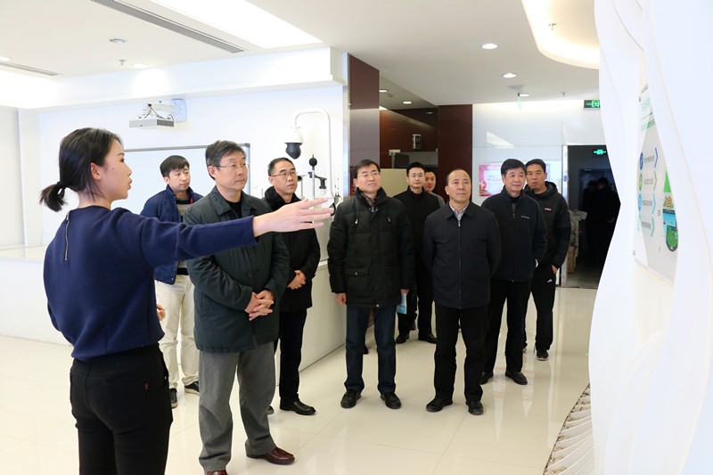 省人大常委会委员、环资工委主任李三原到陕西沙巴(中国)体育有限公司官网集团调研座谈 省人大常委会委员、环资工委主任李三原到陕西沙巴(中国)体育有限公司官网集团调研座谈