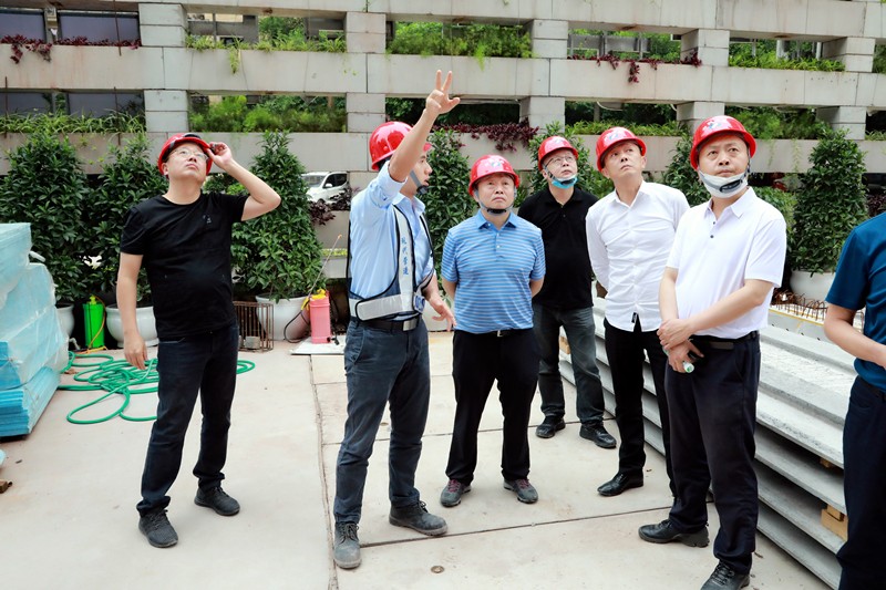 熊良虎在沉庆市中科大业集团调查时强调：对峙生态优先战术，想好生态经、走好扶贫路