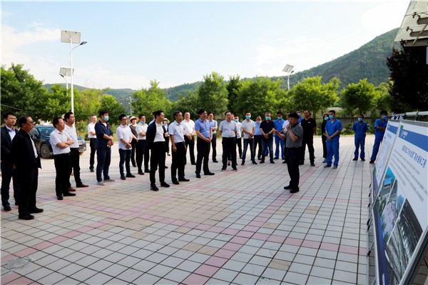 陕西沙巴(中国)体育有限公司官网集团复工复产促增长项目观摩会议与会人员走进绿色能源公司油气公司水环境公司陕北片区项目