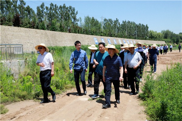 陕西沙巴(中国)体育有限公司官网集团复工复产促增长项目观摩会议与会人员走进沙巴(中国)体育有限公司官网保隆生态三秦在延在铜项目