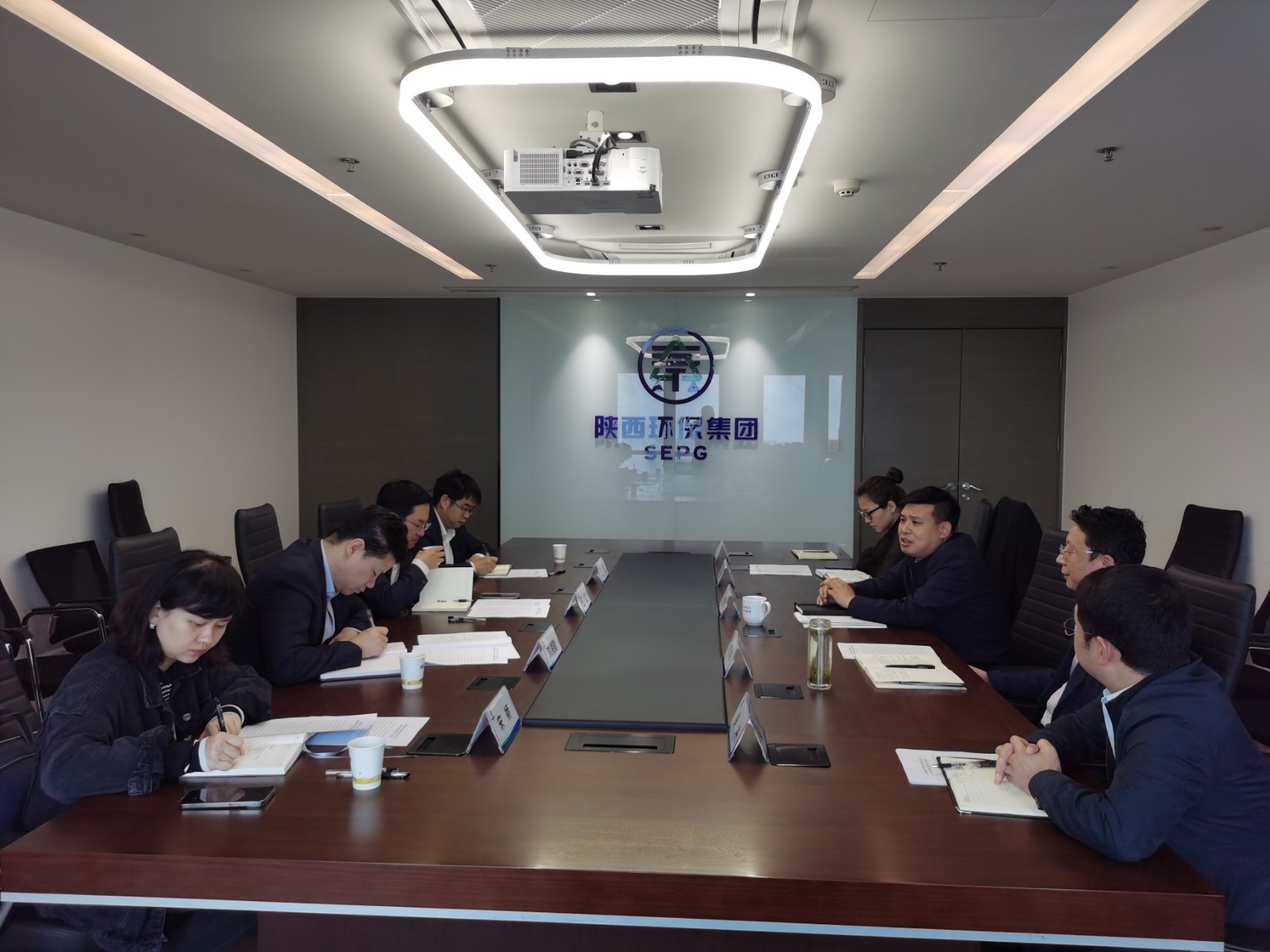 省纪委监委驻陕西金资公司纪检监察组到陕西沙巴(中国)体育有限公司官网集团互换座谈