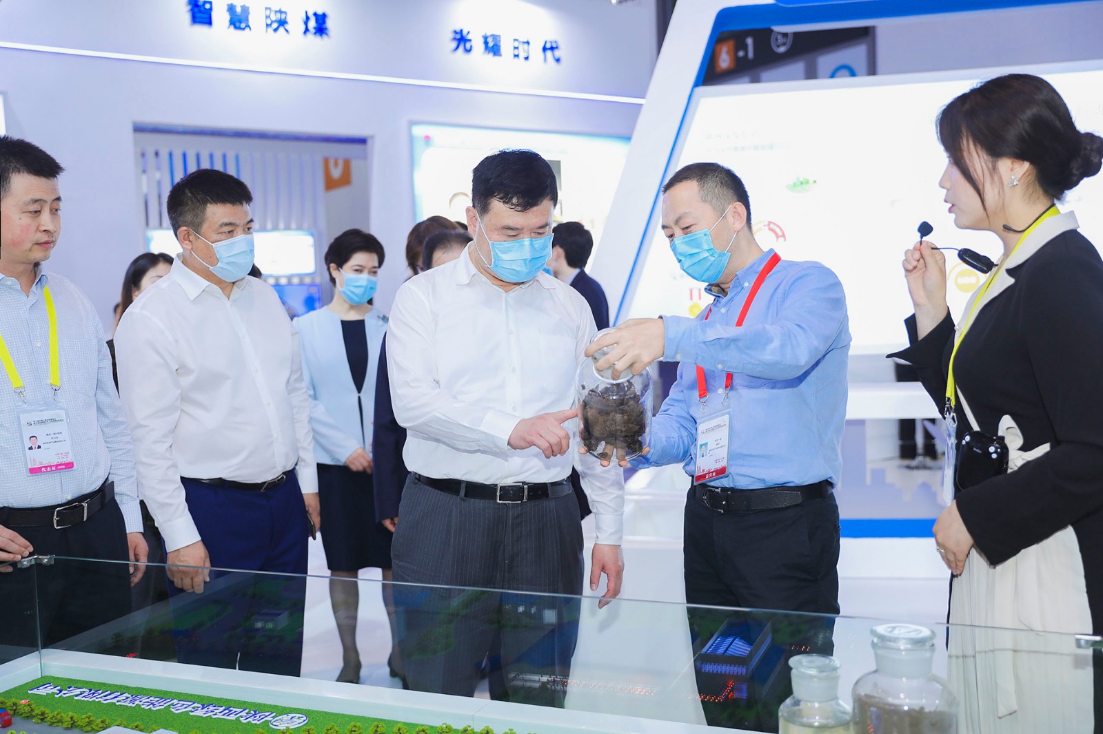 副省长魏建锋莅临陕西沙巴(中国)体育有限公司官网集团丝博会展区巡展