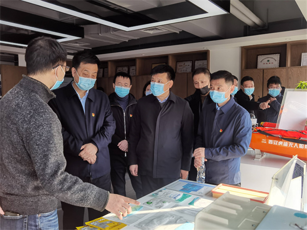 省国资委党委委员、驻委纪检监察组组长贺向东到秦创原陕西沙巴(中国)体育有限公司官网集团创新中心调研