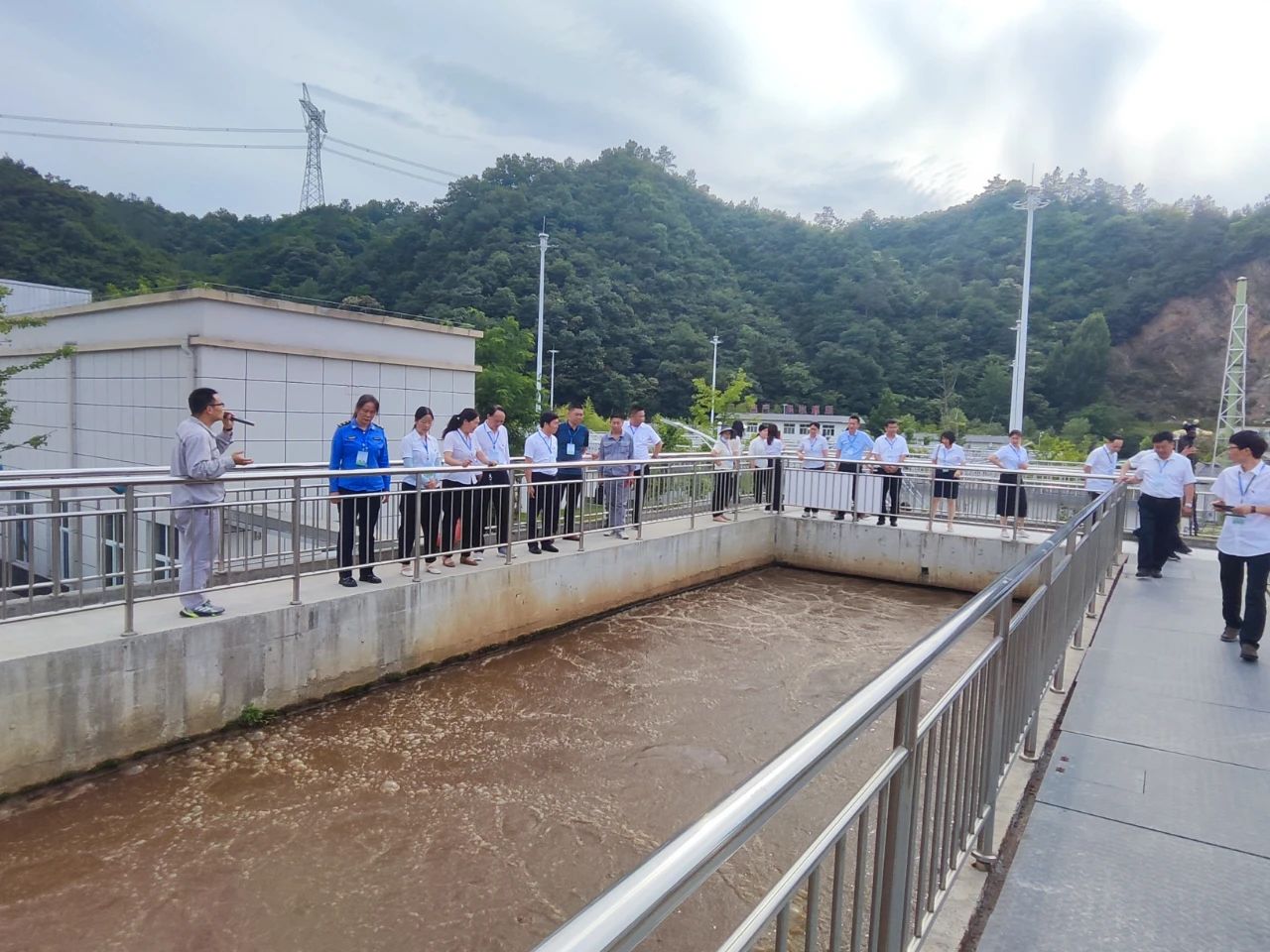 水环境商南公司结合商洛市生态环境局商南县分局发展沙巴(中国)体育有限公司官网设施向公家盛开活动 水环境商南公司结合商洛市生态环境局商南县分局发展沙巴(中国)体育有限公司官网设施向公家盛开活动