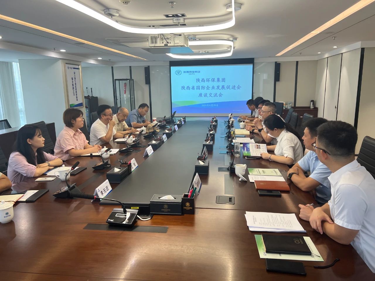 陕西沙巴(中国)体育有限公司官网集团与陕西省国防企业发展推进会座谈互换